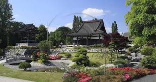 Niederkassel Dusseldorf Duesseldorf Blick Auf Eco Haus Im Tempelgarten Tempel Nieder Garten