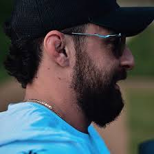 Amigos dizem que top pretende morar junto, mas não subir ao altar em breve;  entenda