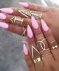 Pin On Nails Voir plus d'idées sur le thème ongles, manucure stiletto, art fou des ongles.