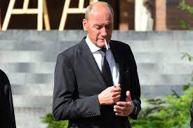 Dariusz szpakowski is a popular polish sports commentator, working for the polish tv. Dariusz Szpakowski 63 L Przygrywa Walke Z Nalogiem Wciaz Pali