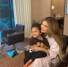 A few days ago, kylie jenner shared a few new pics and videos featuring travis scott and their gorgeous daughter, stormi. Aesthetics