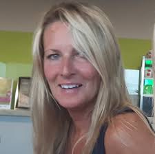 I'm getting married next April recommendations for a florist who would make  me a simple fresh flower comb and 2 small posies please Thankyou