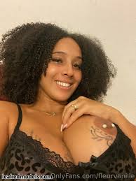 Fleur Vanille explicit content - arousing and intimate