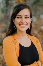 Elizabeth Andersen's Instagram, Twitter & Facebook