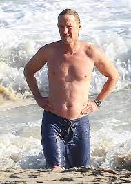 Owen wilson is an american actor and screenwriter from texas. Owen Wilson Geniesst Ein Bad Im Meer Wahrend Der Ausflug In Malibu Nach La County Strande Wieder Geoffnet Aktuelle Boulevard Nachrichten Und Fotogalerien Zu Stars Sternchen