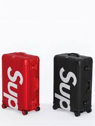 Founded in downtown manhattan by james jebbia, the brand became synonymous with skate culture but has since gone mainstream as one of the most in demand brands in the world. Supreme X Rimowa Topas Koffer Rimowa