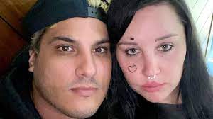 She has starred in hits like 'the born on april 3, 1986 in thousand oaks, california, amanda bynes is an actress who starred in the. Amanda Bynes Not Married Despite Paul Michael Ring Photo