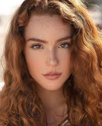 Sophie Oneil's Instagram, Twitter & Facebook