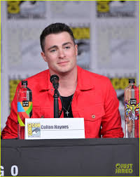 Colton Haynes At The Arrow Comic Con Panel 2018 Colton Haynes Comic Con Emily Bett Rickards