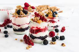 Dessert dessert dessert4 im ofen im blätterteig erdbeeren desserts dessert erdbeeren dessert erdbeer dessert erdbeere dessert schnell im backofen. Einfaches Joghurt Frucht Dessert Im Glas Madame Dessert