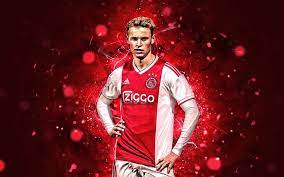 Di masa lalu, sebelum meneken kontrak dengan united, van de beek memang diminati barcelona. Download Wallpapers Frenkie De Jong Close Up Ajax Fc Soccer Dutch Footballers Abstract Art Dutch Eredivisie Football Neon Lights Afc Ajax For Desktop Free Pictures For Desktop Free