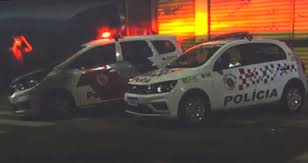 Bombeiros tentam conter o fogo em comunidade carapicuíba. Pais Sao Presos Apos Bebe Morrer Em Incendio Em Carapicuiba
