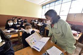 Bolivia inicia el ciclo escolar de 2021 dando prioridad a las clases a distancia a raíz de un rebrote del nuevo coronavirus, el mismo día en que nicaragua inaugura su año educativo público de. En El Pais El 50 De Estudiantes Pasa Clases A Distancia Y El 30 De Forma Presencial La Razon Noticias De Bolivia Y El Mundo