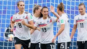 Deutschland bundesrepublik deutschland verband deutscher fußball bund konföderation uefa september 1956 erfolgte das erste länderspiel einer deutschen fußballnationalmannschaft der. Frauenfussball Wm Spitzname Fur Dfb Team Gesucht