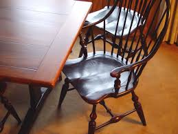 Ethan Allen Continuous Arm Bow Back Windsor That I Refinished In Black Satin With A Colonial Red Undercoat I Windsor Style Chairs Chair Dining Room Furniture