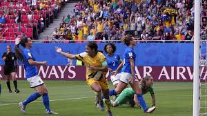 La finale de coupe du monde féminine, ce dimanche, à partir de 17h aura, comme le mondial garçon, les honneurs d'une diffusion sur grand écran cl et nous, l'association des lecteurs de charente libre, ouvre la saison avec un retour sur la coupe du monde de football, ce samedi 22 septembre. L Italie Cree La Surprise Au Hainaut 1 2 Revivez Notre Direct