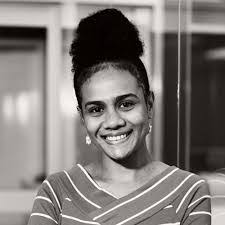 Danielle Middlebrook's Instagram, Twitter & Facebook