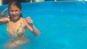 Maria clara brincando na piscina mc divertida youtube. Desafio Da Piscina Edwin Youtube