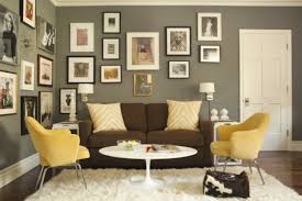 Wohnzimmer und sofa sind für uns da, wenn wir einfach nur mal gemütlich die füße hochlegen möchten oder wenn wir mit unseren liebsten freunden einen lustigen abend verbringen. Teppich Zu Brauner Ledercouch