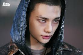 DIFFERENT ANGLES OF FELIX POURING WATER ON HIS FACE THEN SPLASHED IT TO THE  AUDIENCE 240715