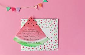 Je vous invite à nous rejoindre pour une soirée déguisée qui aura lieu à l'occasion de. Des Cartes D Invitations Et Des Enveloppes Avec Des Pasteques A Imprimer Gratuit C Est Encore Un Peu Noel