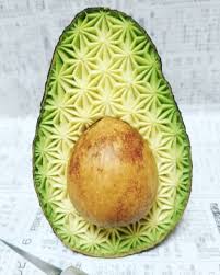 El Tallado Sobre Comida Es La Tendencia Mas Perturbadora O Satisfactoria Que Veras Hoy Fruit And Vegetable Carving Vegetable Carving Food Carving