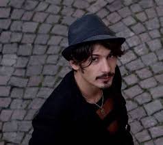 Pierdavide carone (born june 30, 1988 in rome, italy) is an italian singer/songwriter. Pierdavide Carone Chi E Eta Storia E Curiosita Sull Autore Di Caramelle