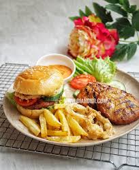 Resep burger dengan isian yang lebih menarik serta mudah dibuat. Diah Didi S Kitchen Chicken Burger Homemade
