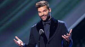 Un famoso presentador confiesa que Ricky Martin quiso coger un avión  privado para conocerle