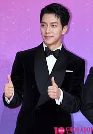 이로써 배우 윤여정, 이서진, 가수 이선희, 가수 겸 배우 이승기 등과 한 식구가 됐다. ìŠ¤íƒ€íƒêµ¬ìƒí™œ ì´ìŠ¹ê¸° ì´ì„ í¬ ë– ë‚˜ ì´ë‹¤ì¸ í'ˆìœ¼ë¡œ í™©ì œ í–‰ë³´ ì´ì–´ê°ˆê¹Œ í•œê²½ë‹·ì»´