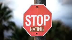 Qanon believers have speculated that this fight will lead to a day of reckoning where prominent people such as former presidential candidate hillary clinton will be arrested and executed. Twitter Blockt Verschworer Von Qanon W V