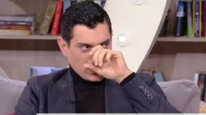 Ο ηθοποιός αργύρης πανταζάρας που την φετινή περίοδο πρωταγωνιστεί στην αξιόλογη τηλεοπτική σειρά εποχής του μανούσου μανουσάκη «το κόκκινο ποτάμι» στο κανάλι open beyond. O Argyrhs Pantazaras Dakryse Ston Aera Zappit