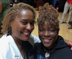 It warms our heart to see our community partners come together to  celebrate. #southshore #holidayfun #southsidechicago @southshorechamberinc