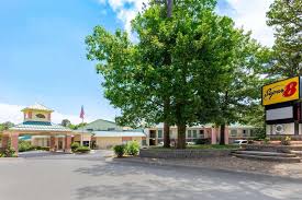 It is a victorian village and has a european look and feel, with victorian cottages and homes on steep winding streets. Super 8 By Wyndham Eureka Springs Eureka Springs Updated 2021 Prices
