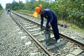 Jalur ini dinilai penting karena menghubungkan beberapa tempat strategis di sulawesi. Tahun 2013 Sulawesi Bakal Miliki Jalur Kereta Api Republika Online