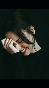 One of the top photography ideas to do at home is freelensing. Photo Style