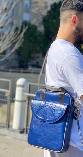 Maybe you would like to learn more about one of these? Pourquoi Le Sac A Main Est Il Un Accessoire Pour L Homme Lyne Juline