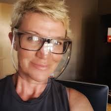 Andrea Cummings (@texaninireland)