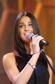 Consisting of 6 tracks, the album once again features 2 songs from d'alessio, two of two songs sung by tatangelo and valeria marini. Anna Tatangelo Non Riempia Solo Una Minigonna Col Cuore In Italia