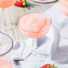 (some bartenders recommend 2 oz. 7 Rose Cocktails You Absolutely Need To Try This Summer