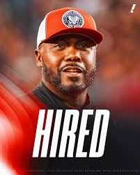 Colorado has hired Hall of Famer Marshall Faulk as its new running backs  coach 🦬