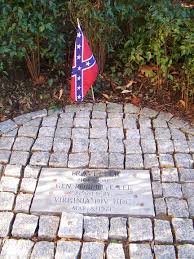 Final Resting Place Of General Lee S Horse Traveller Just Outside The Lower Level Of Lee Chapel Civil War Monuments Civil War Confederate Civil War Generals