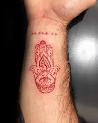 Optimally applied in the lumbar region or back, on the wrist or in the field of icicles. Top 77 Hamsa Tattoo Ideas 2021 Inspiration Guide