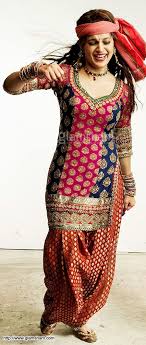 Tanu Weds Manu Suit Outfit Punjabi Patiala In 2020 Indian Fashion Punjabi Outfits Fashion