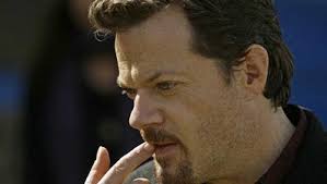 Eddie Izzard goes for 'The Riches'