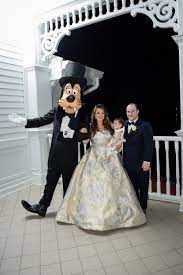 Gettin Goofy At A Grand Floridian Disney S Fairy Tale Wedding Disney Wedding Grand Floridian Disney Wedding Entertainment