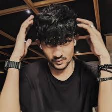 Aly Aslam's Instagram, Twitter & Facebook