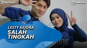 Hallo sobat leslar lesti dan rizky billar terbaru sudah siap lamaran groomsman sudah siap antar leslar lamaran dan keren video leslar masuk billboard kerenn jgn lupa subcribe ya. News Video Dengar Jawaban Endang Mulyana Soal Lamaran Leslar Lesty Kejora Salah Tingkah Tribun Kaltim