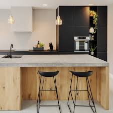 de hoge kasten en lades van het kookgedeelte zijn in mat zwart arpa fenix uitgevoerd een spannend contrast met het keuken interieur keuken idee keuken ontwerp