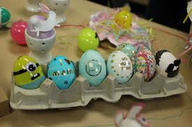 He made a mini egg sheeran concert and the internet has fallen in love with it. Easter Egg Decorating Contest Me My Big Ideas